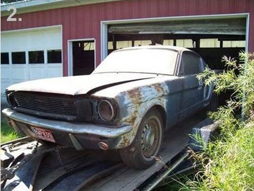 Çöplükten çıkan lüks otomobiller