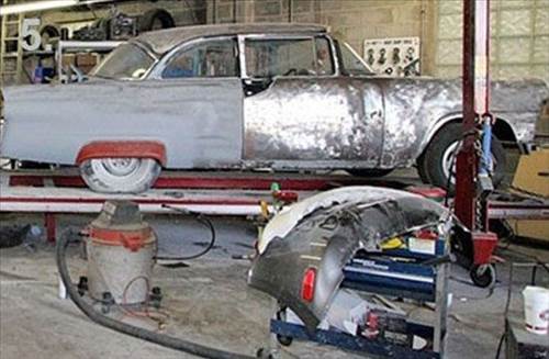 Çöplükten çıkan lüks otomobiller