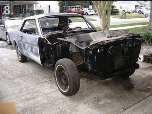 Çöplükten çıkan lüks otomobiller