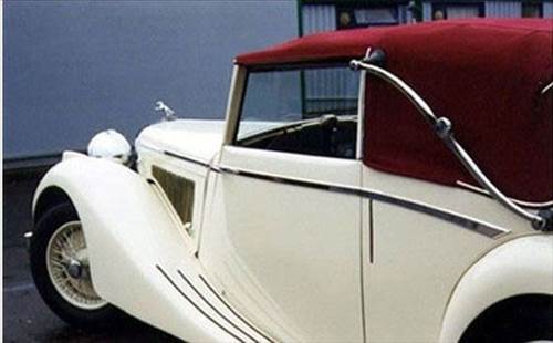 Çöplükten çıkan lüks otomobiller