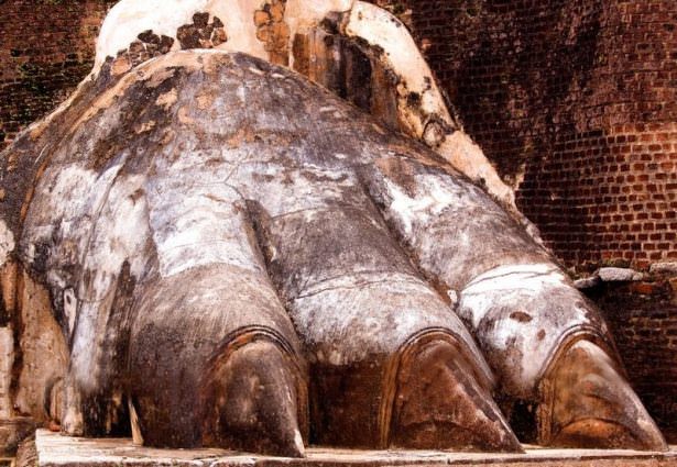 Dağın tepesindeki 'Gizemli Saray'