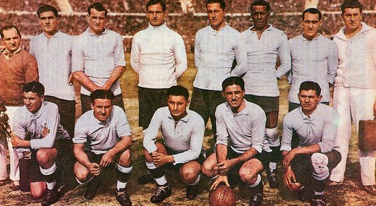 Futbolda ayaktakiler ve oturanlar