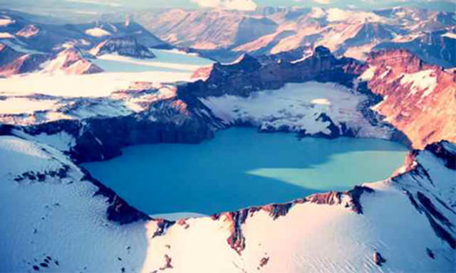 Baykal Gölü ortadan ikiye ayrıldı!