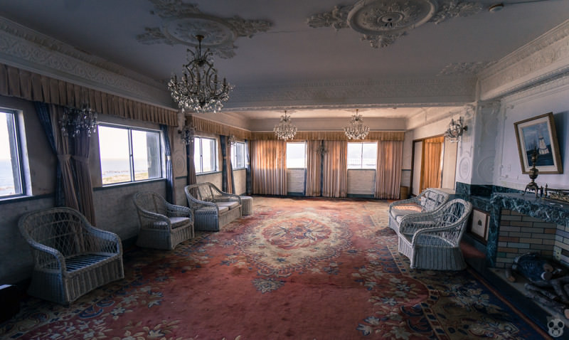 Yıllar önce terk edilmiş bir otel