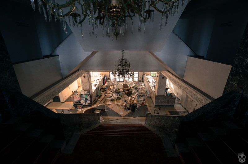 Yıllar önce terk edilmiş bir otel