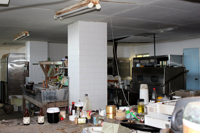 Yıllar önce terk edilmiş bir otel