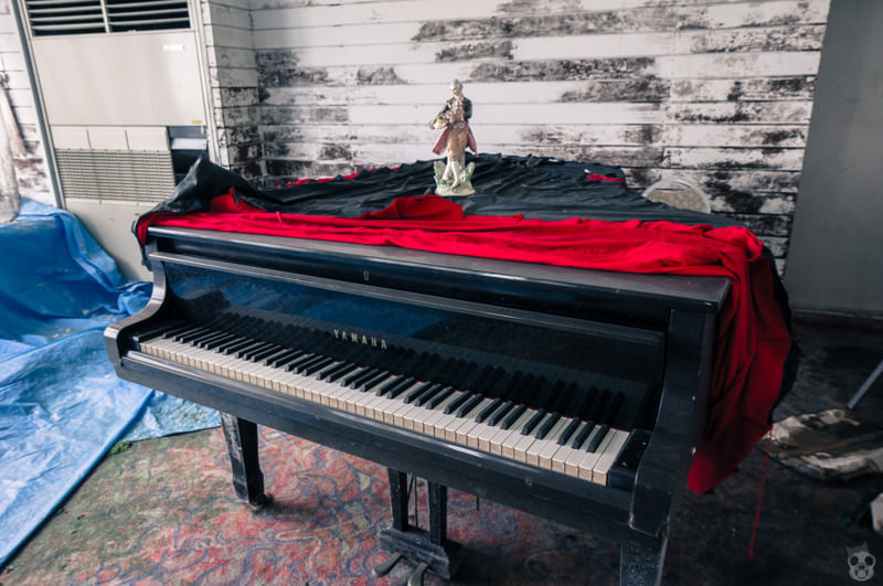 Yıllar önce terk edilmiş bir otel