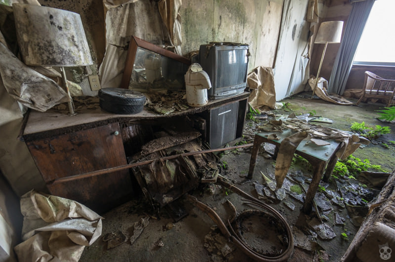 Yıllar önce terk edilmiş bir otel