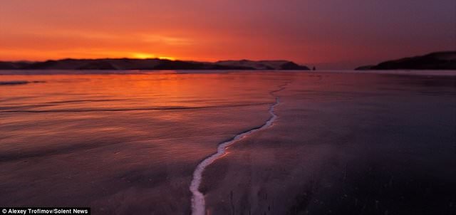 Baykal Gölü ortadan ikiye ayrıldı!