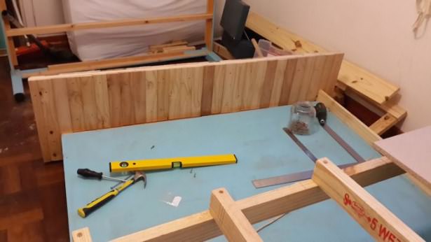 Odasını bakın ne hale getirdi