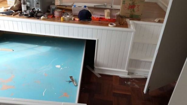 Odasını bakın ne hale getirdi