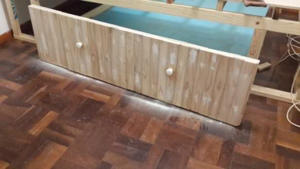 Odasını bakın ne hale getirdi