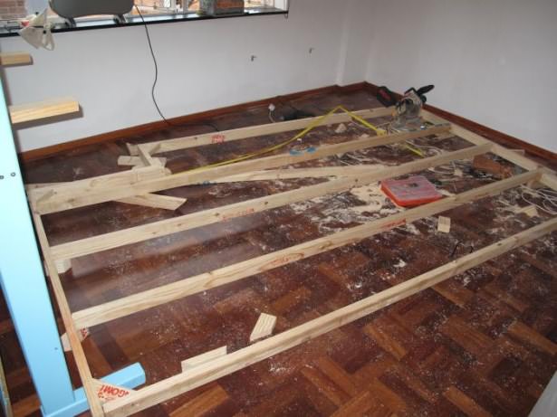 Odasını bakın ne hale getirdi