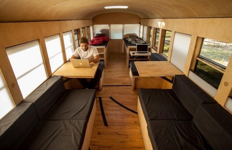 Harika bir eve dönüştürülen okul otobüsü