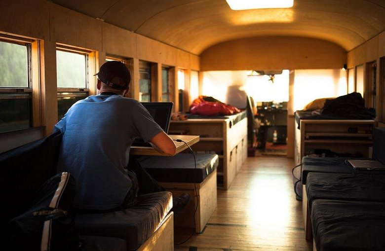 Harika bir eve dönüştürülen okul otobüsü