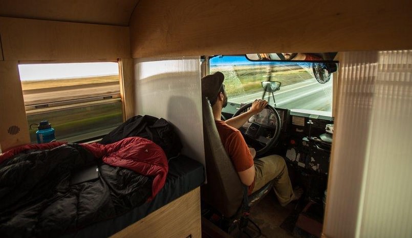 Harika bir eve dönüştürülen okul otobüsü