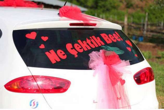 İlginç gelin arabası yazıları
