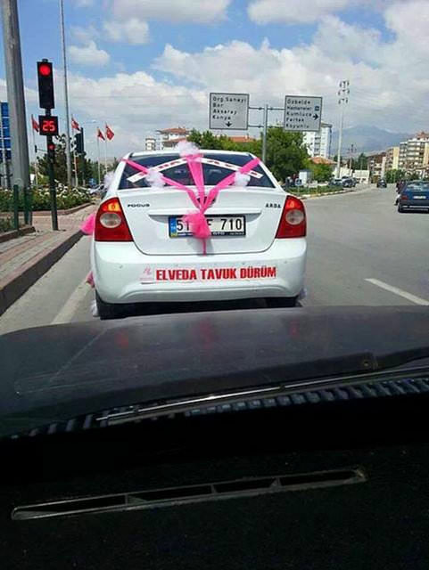 İlginç gelin arabası yazıları