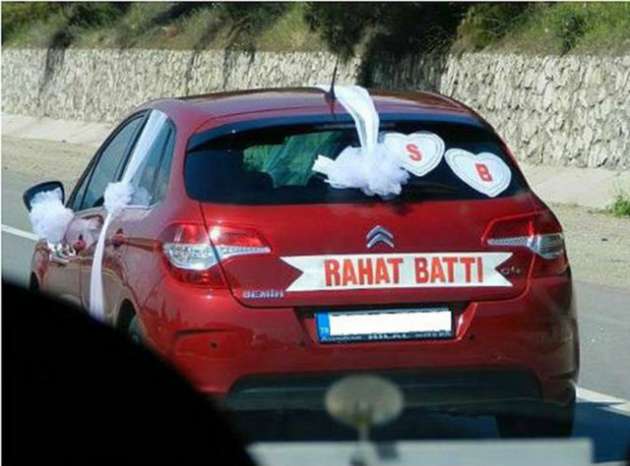 İlginç gelin arabası yazıları