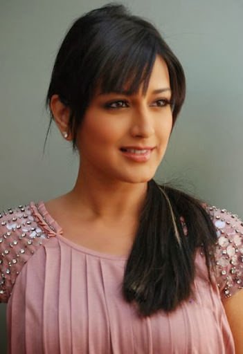 Hollywood aktristleri mi yoksa Bollywood aktristleri mi