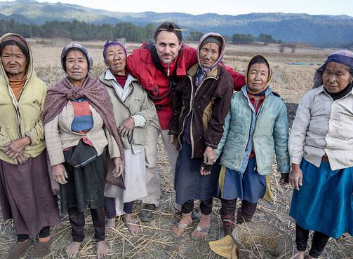 Burunları 4 delikli kadınlar