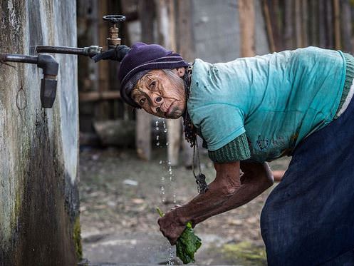 Burunları 4 delikli kadınlar