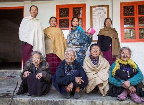 Burunları 4 delikli kadınlar