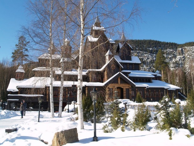 Norveç'te tabiatla iç içe hayalet binalar