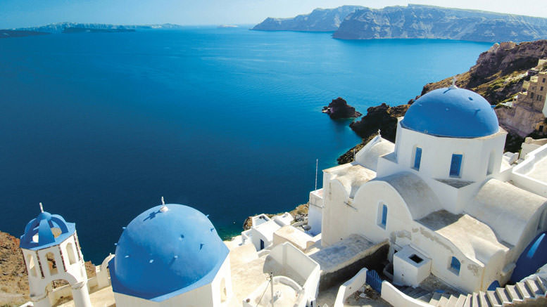 Görenleri Büyüleyen Santorini Adası