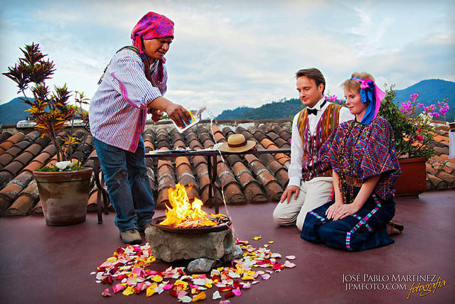 70 Ülkede 70 Düğün Yapan Çift