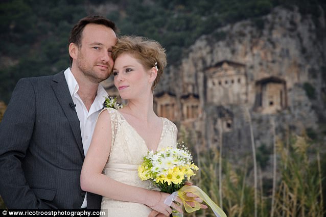 70 Ülkede 70 Düğün Yapan Çift