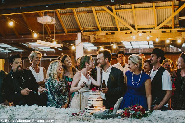 70 Ülkede 70 Düğün Yapan Çift