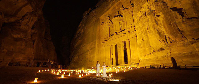 70 Ülkede 70 Düğün Yapan Çift
