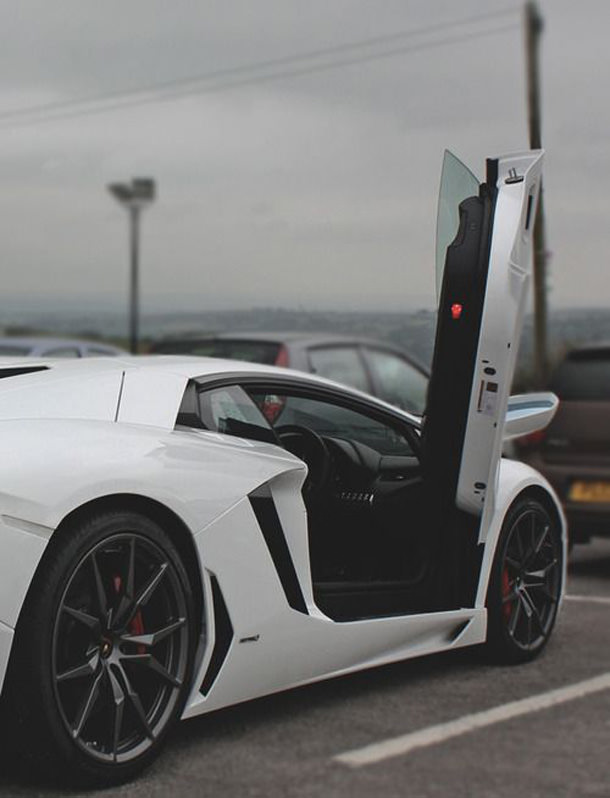 Göz Kamaştıran Lüks Otomobiller