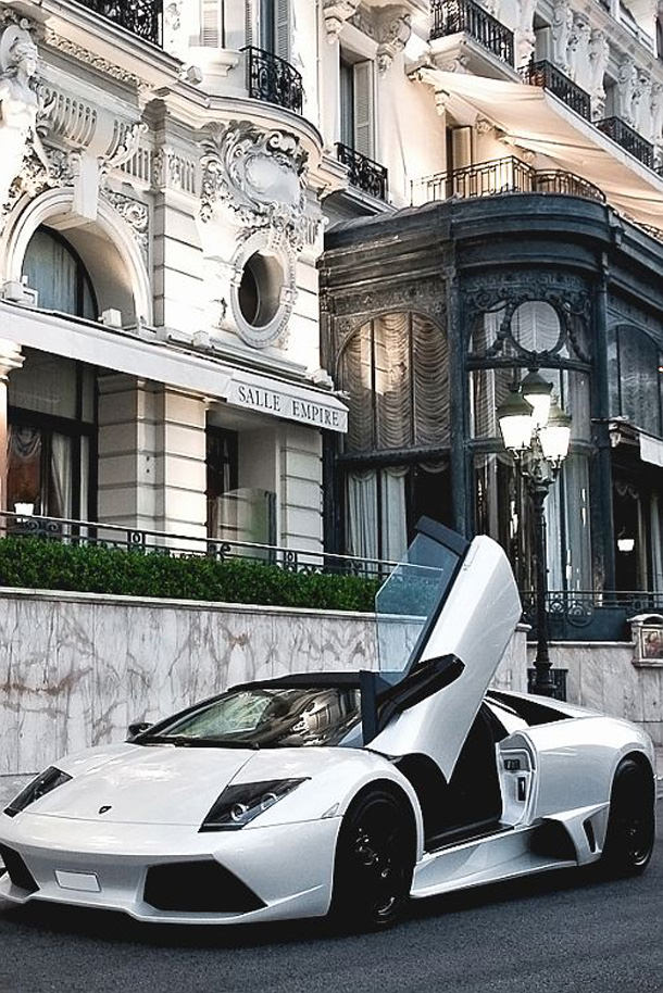 Göz Kamaştıran Lüks Otomobiller