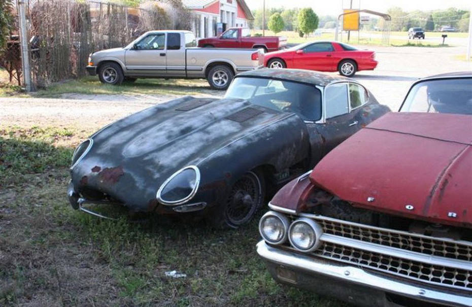 Terk Edilen Lüks Otomobiller