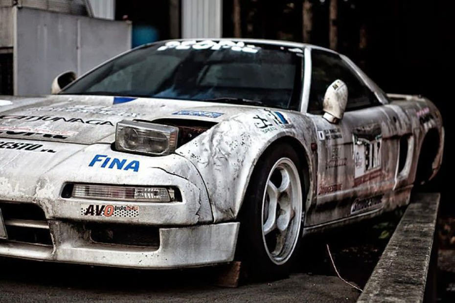 Terk Edilen Lüks Otomobiller