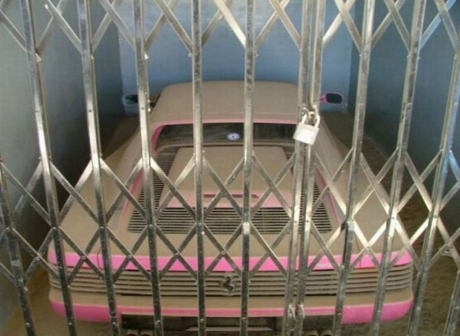 Terk Edilen Lüks Otomobiller