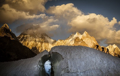 Sanki gerçek değilmiş gibi
