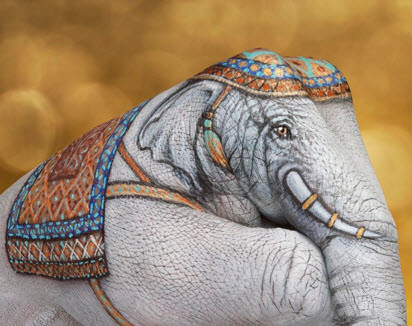 Elleriyle mucize yarattı