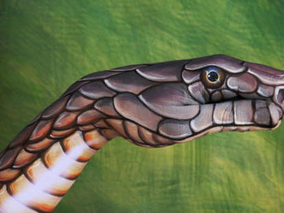 Elleriyle mucize yarattı