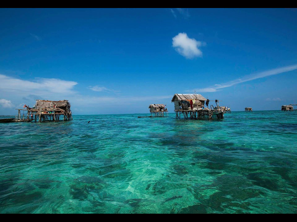 Bu insanlar suda yaşıyor