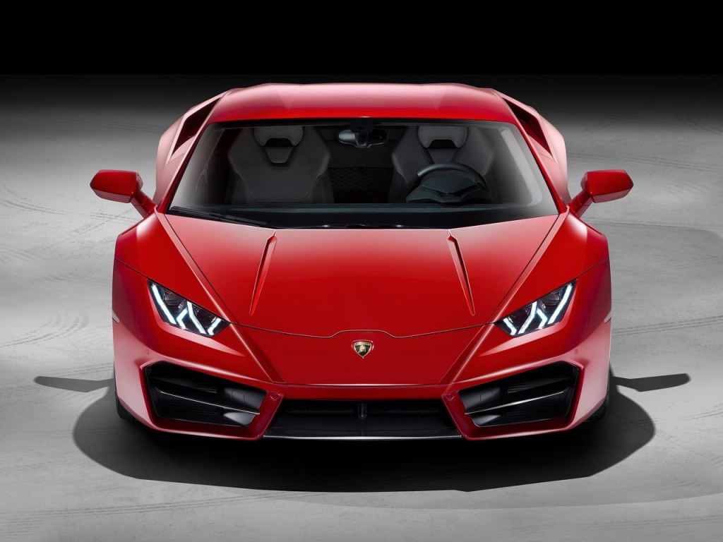 Arkadan itişli Lamborghini Huracan