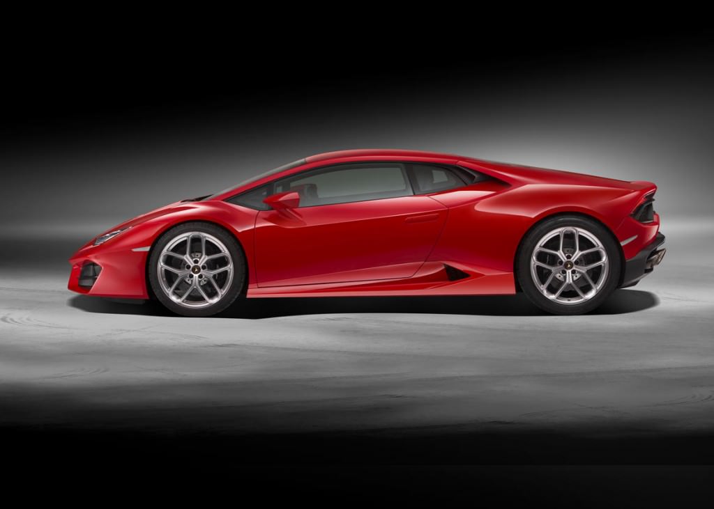 Arkadan itişli Lamborghini Huracan