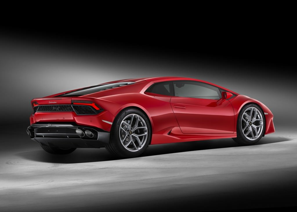 Arkadan itişli Lamborghini Huracan