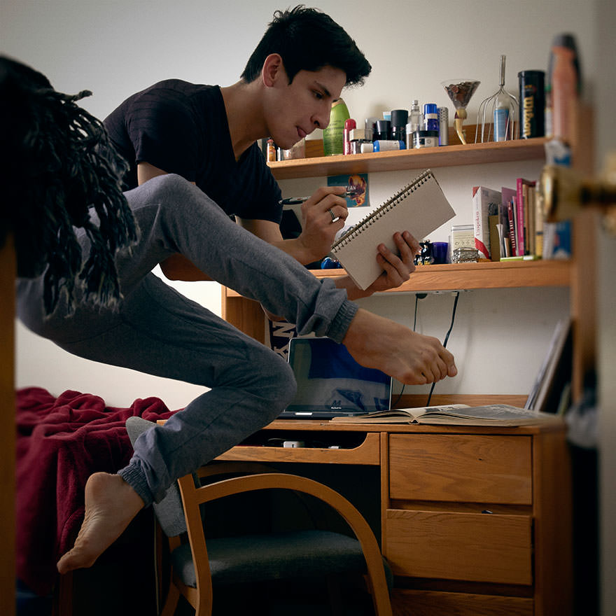 Dansçıları evlerinde fotoğrafladı!