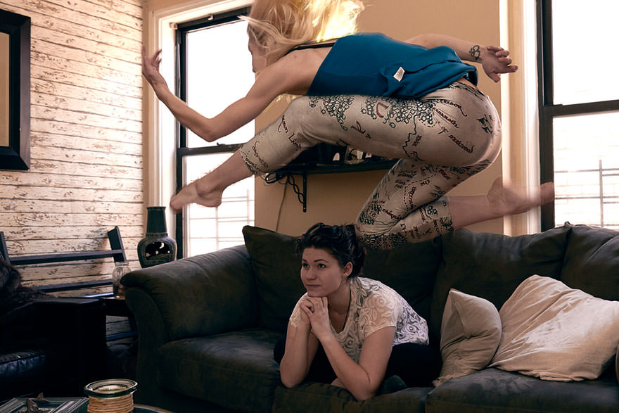 Dansçıları evlerinde fotoğrafladı!