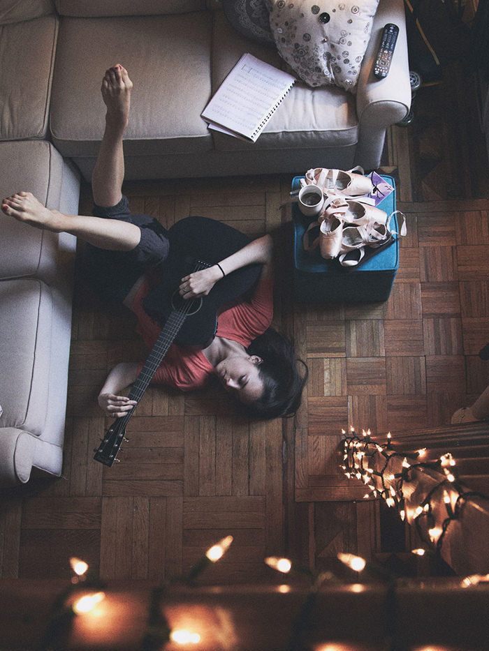 Dansçıları evlerinde fotoğrafladı!