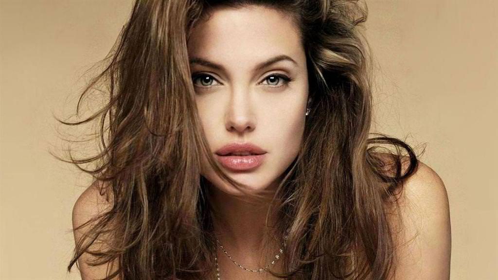 Hollywood aktristleri mi yoksa Bollywood aktristleri mi