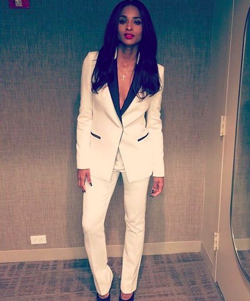 'Takım elbise' giyerek güzelliklerine güzellik katan, bu yılın 15 ünlü kadını